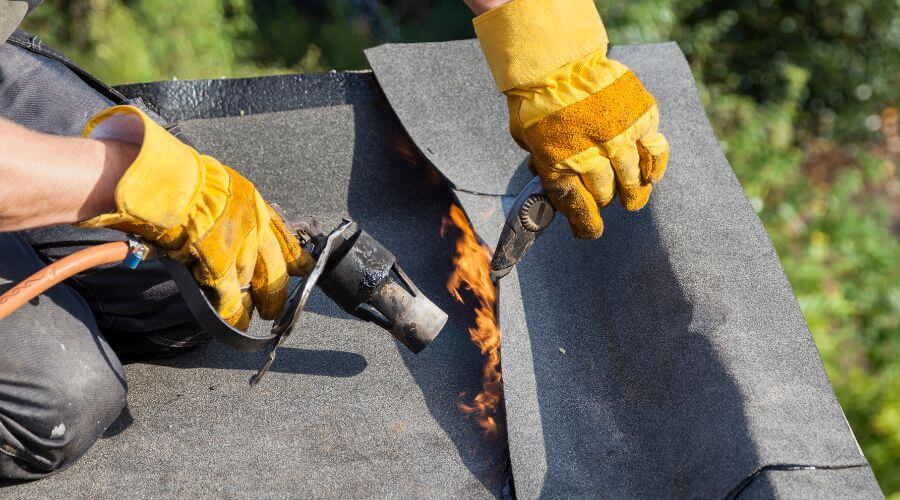 Professional gutter cleaning in Carville, LA